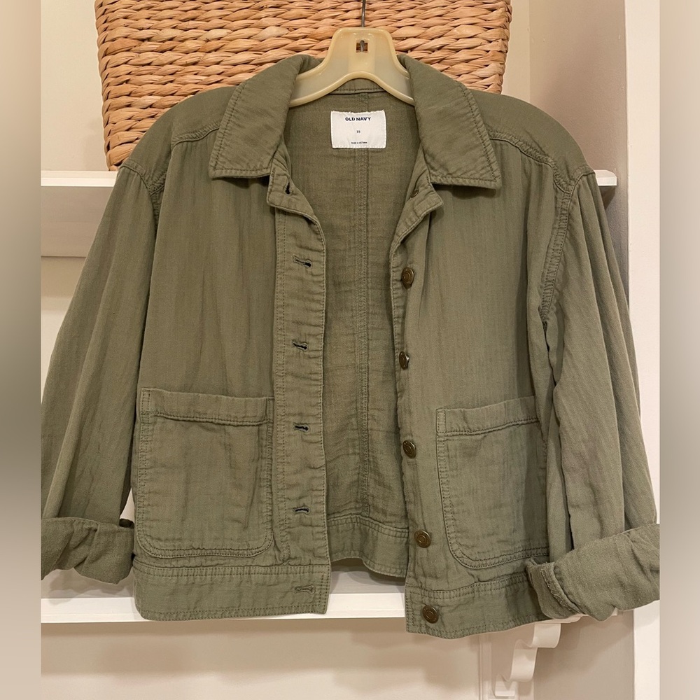 Lightweight cotton jacket in olive green